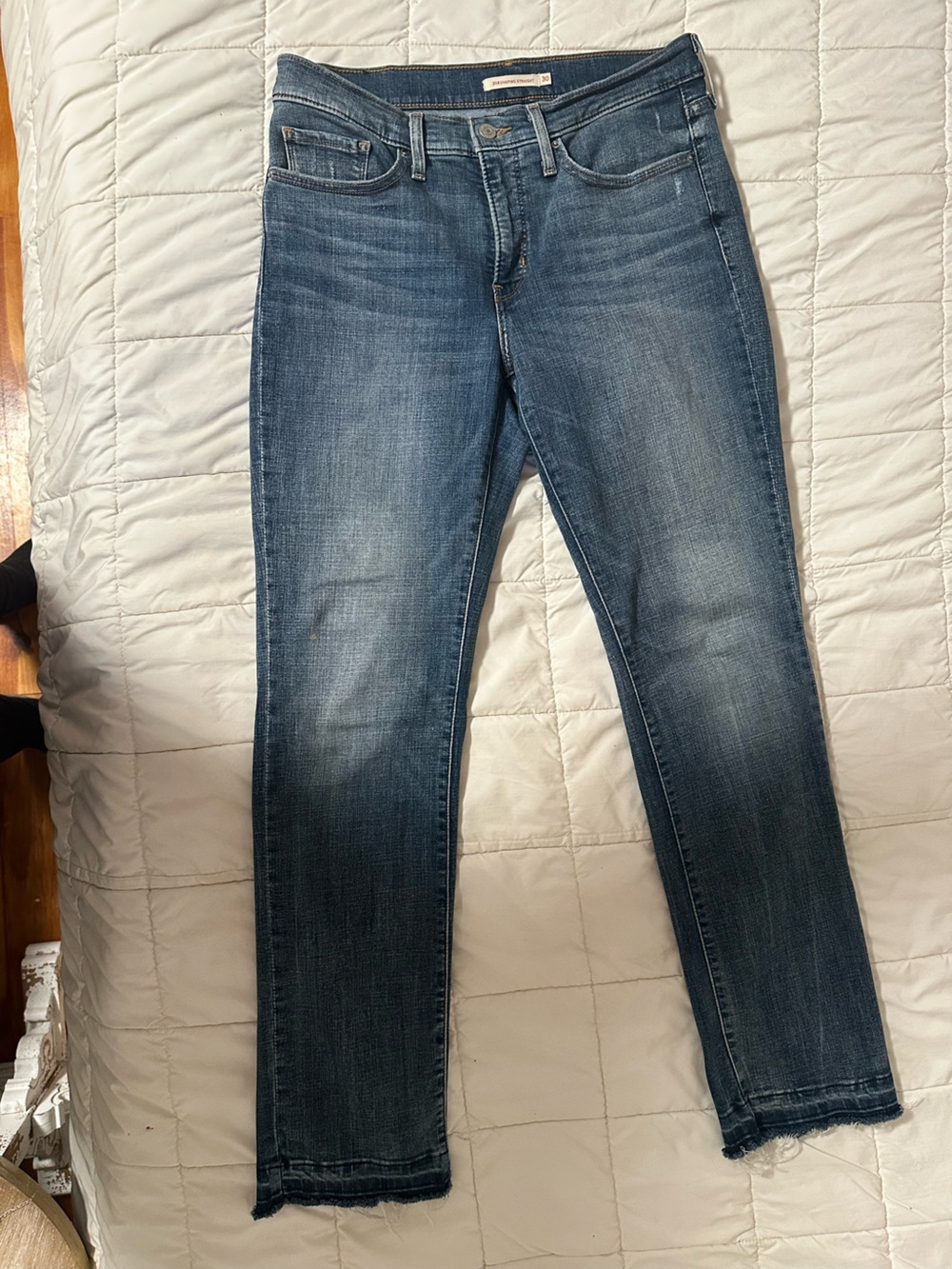 Women’s Levi’s 314 Shaping Straight Jeans W30 L32 Discontinued Raw Hem NWOT